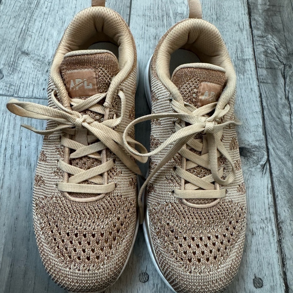 APL Athletic Propulsion Labs Techloom Pro Sneaker in Rose Gold & Parchment US 6 - Picture 2 of 11
